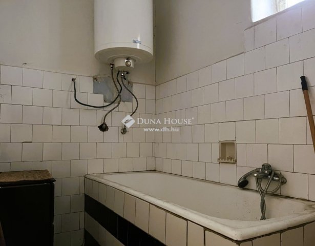 Eladó családi ház, Bugyin 35 M Ft, 2 szobás