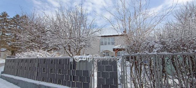 Eladó családi ház, Ajkán 74 M Ft, 4 szobás