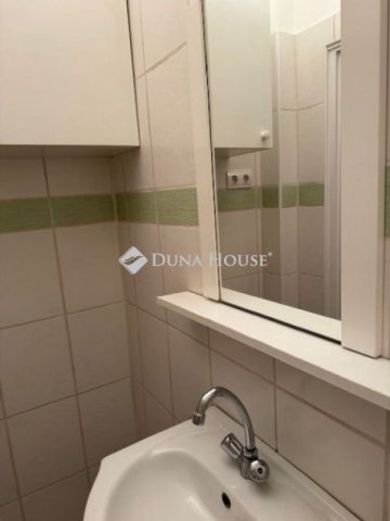 Eladó téglalakás, Szigetszentmiklóson 45.9 M Ft, 1 szobás