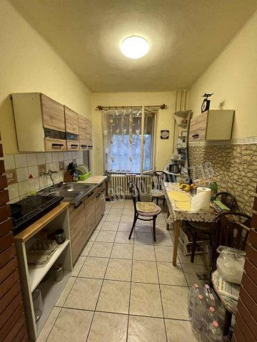 Eladó téglalakás, Dunaújvárosban 26.7 M Ft, 1 szobás