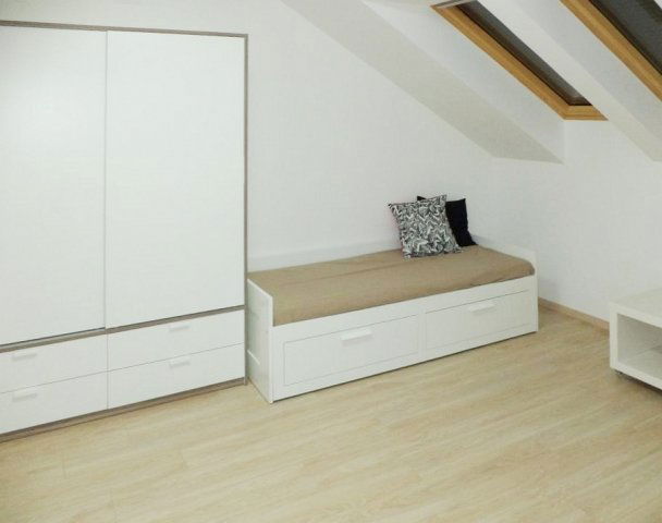 Kiadó téglalakás, albérlet, Pécsett 110 E Ft / hó, 1 szobás