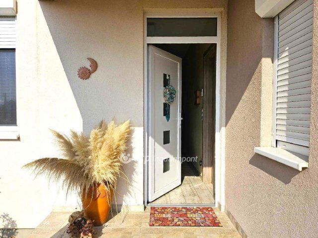 Eladó családi ház, Gyenesdiáson 125 M Ft, 4 szobás