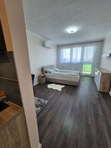 Kiadó panellakás, albérlet, Debrecenben 180 E Ft / hó, 1 szobás