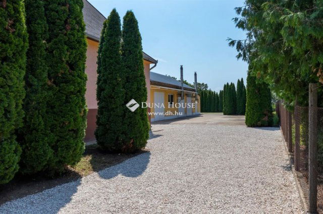 Eladó családi ház, Solton 533.4 M Ft, 5 szobás