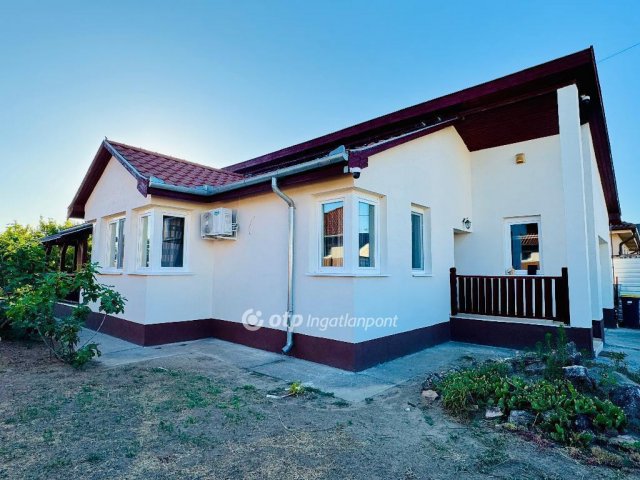 Eladó családi ház, Mikepércsen 97 M Ft, 3 szobás