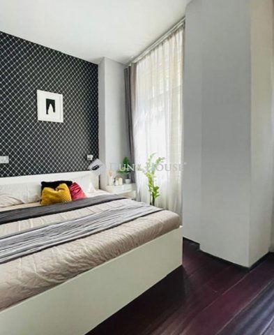 Eladó téglalakás, Budapesten, VI. kerületben 165 M Ft, 2 szobás