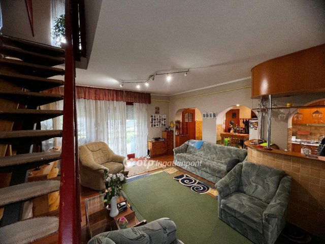 Eladó családi ház, Füzesabonyban 65 M Ft, 6 szobás