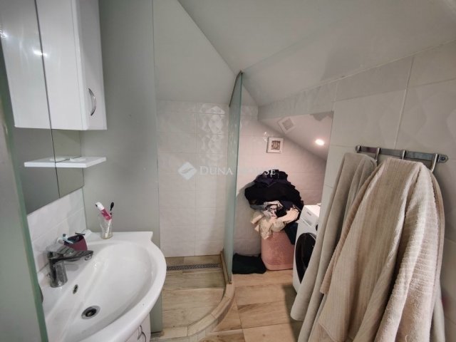 Eladó családi ház, Budapesten, IV. kerületben 150 M Ft, 6 szobás