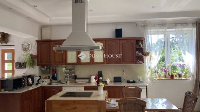 Eladó családi ház, Parádon 170 M Ft, 10 szobás