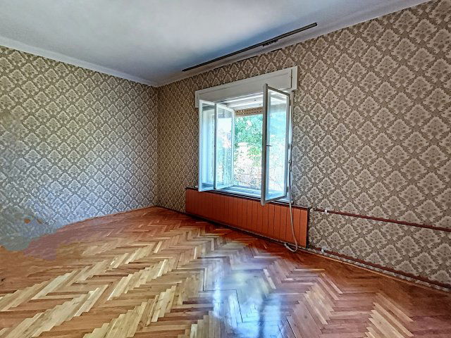 Eladó családi ház, Gyöngyösön 63.9 M Ft, 5 szobás