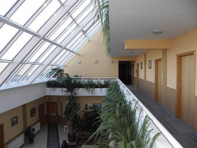 Eladó hotel, Zalakaroson 1596 M Ft, 44 szobás