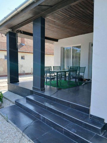 Eladó családi ház, Cegléden 117 M Ft, 4 szobás