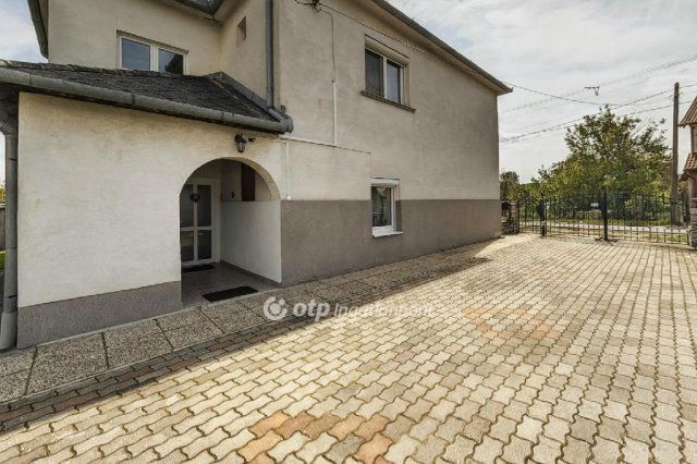 Eladó családi ház, Győrzámolyon 84.5 M Ft, 6+1 szobás