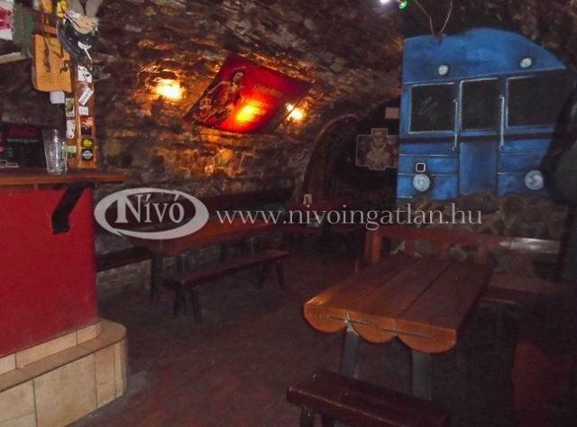 Eladó üzlethelyiség, Veszprémben 88.9 M Ft