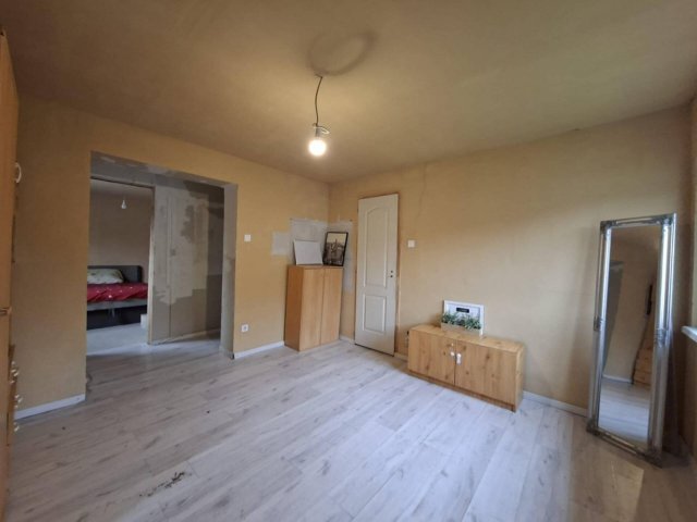 Eladó családi ház, Szolnokon 17.5 M Ft, 1+2 szobás