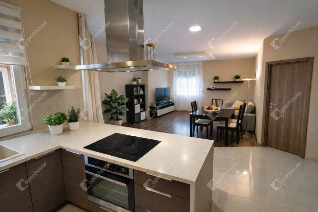 Eladó családi ház, Székesfehérvárott 99 M Ft, 5 szobás