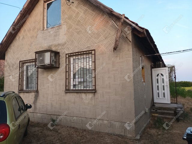 Eladó családi ház, Tápiószelén 24 M Ft, 2 szobás