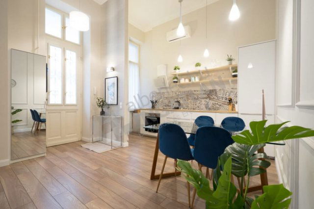 Kiadó téglalakás, albérlet, V. kerületben, Honvéd utcában