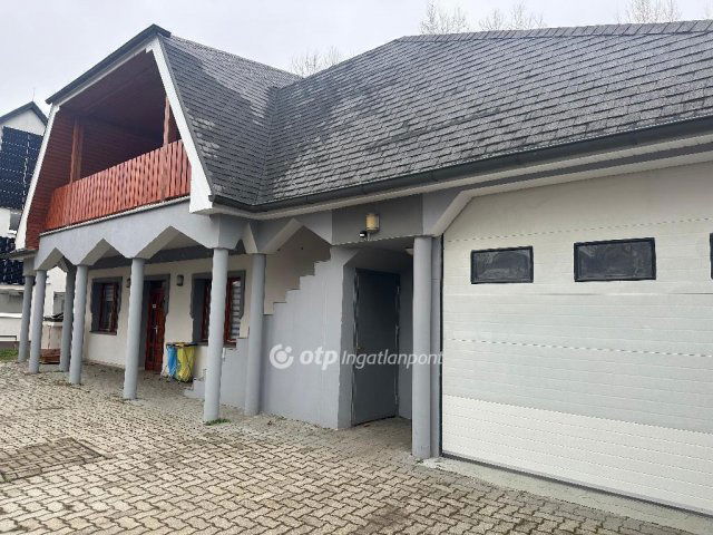 Eladó családi ház, Siófokon 135 M Ft, 5 szobás