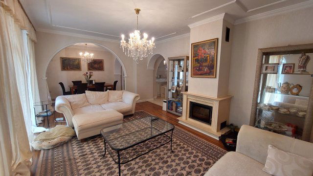 Eladó családi ház, Budaörsön 259 M Ft, 5+1 szobás