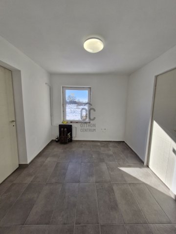 Eladó családi ház, Újszászon 18 M Ft, 2 szobás