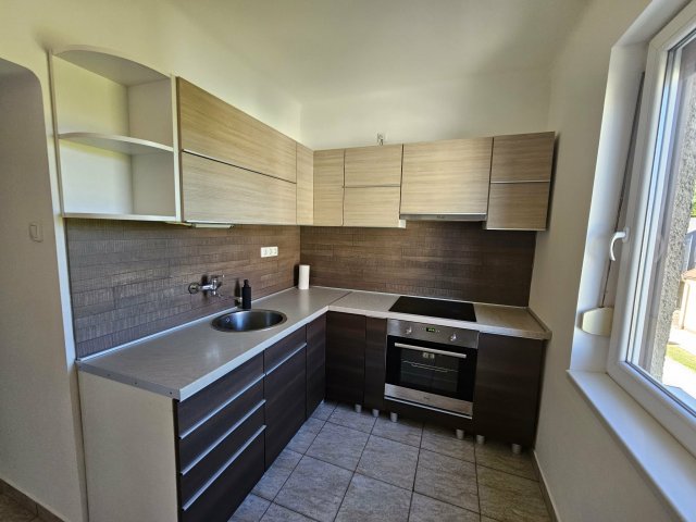 Kiadó téglalakás, albérlet, Csornán 150 E Ft / hó, 2 szobás
