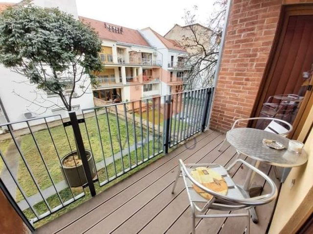 Kiadó téglalakás, albérlet, Pécsett 200 E Ft / hó, 2 szobás