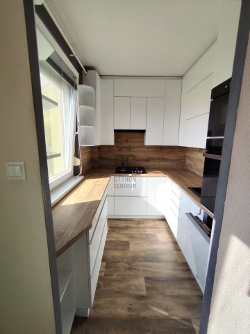 Eladó panellakás, Pétfürdőn 48.5 M Ft, 3 szobás