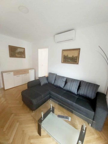 Eladó téglalakás, Pécsett 60 M Ft, 1+1 szobás