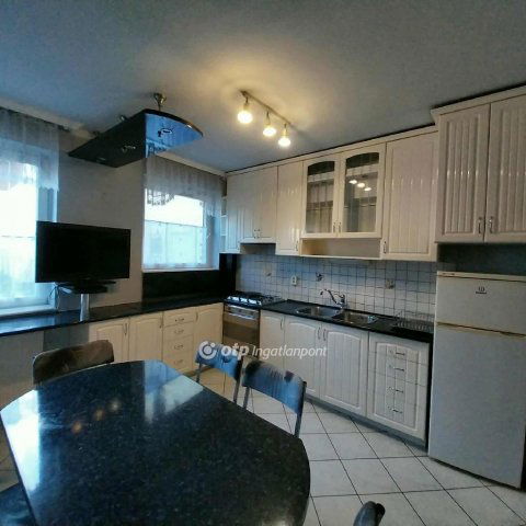 Eladó téglalakás, Nyíregyházán 69.9 M Ft, 2+1 szobás