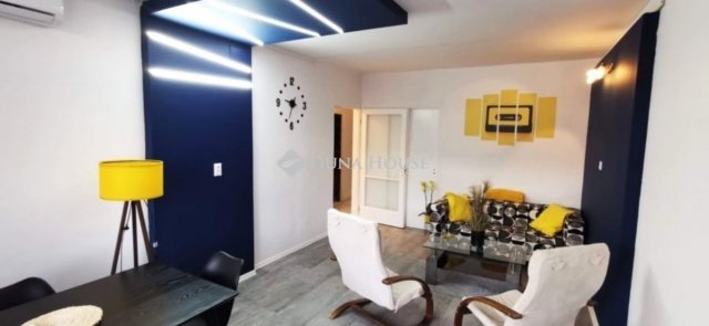 Eladó panellakás, Pécsett 69.5 M Ft, 3 szobás