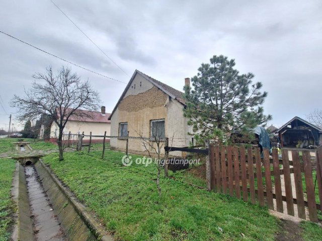 Eladó családi ház, Sárrétudvarin 8.5 M Ft, 2 szobás