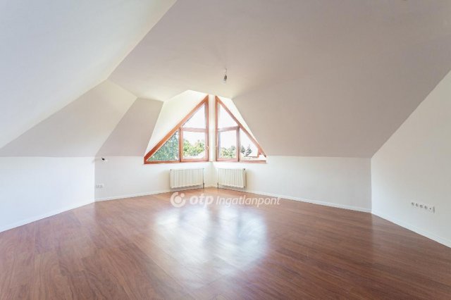 Eladó családi ház, Szigetszentmiklóson 149.9 M Ft, 5+1 szobás
