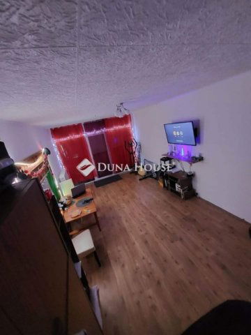 Kiadó panellakás, albérlet, Pécsett 150 E Ft / hó, 2 szobás