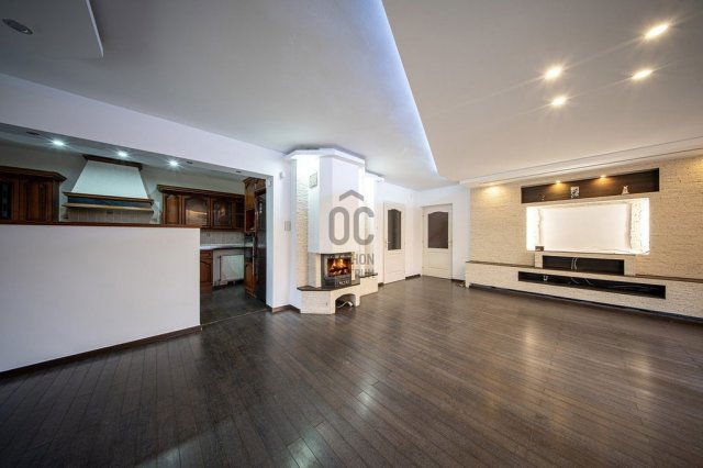 Eladó családi ház, Budaörsön 296 M Ft, 7 szobás