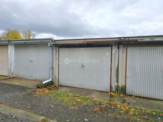 Eladó garázs, Pécsett 7.5 M Ft / költözzbe.hu