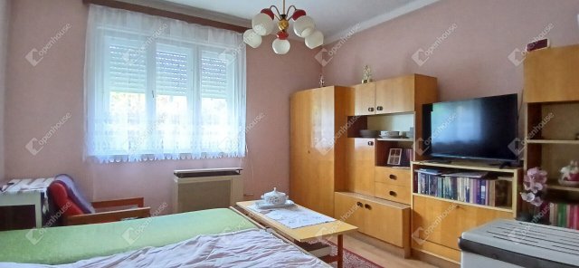 Eladó családi ház, Csesztregen 29.9 M Ft, 4 szobás