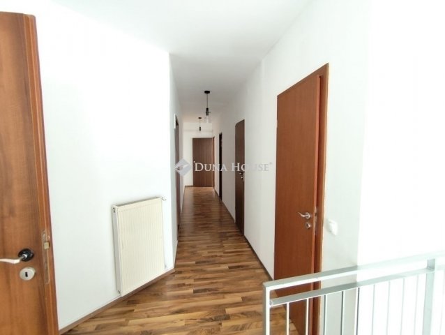 Eladó téglalakás, Budapesten, VI. kerületben 199 M Ft, 5 szobás