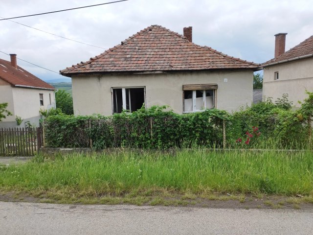 Eladó családi ház, Szűcsin 9.9 M Ft, 2 szobás