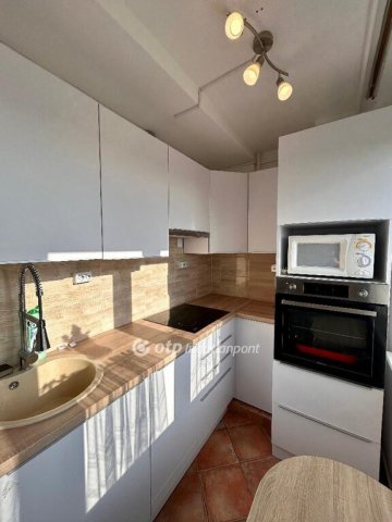 Eladó panellakás, Székesfehérvárott 55.9 M Ft, 2 szobás