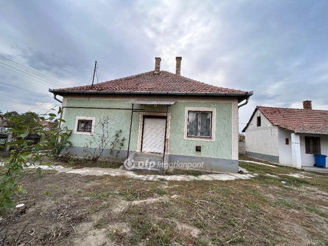 Eladó családi ház, Konyáron 18 M Ft, 2 szobás