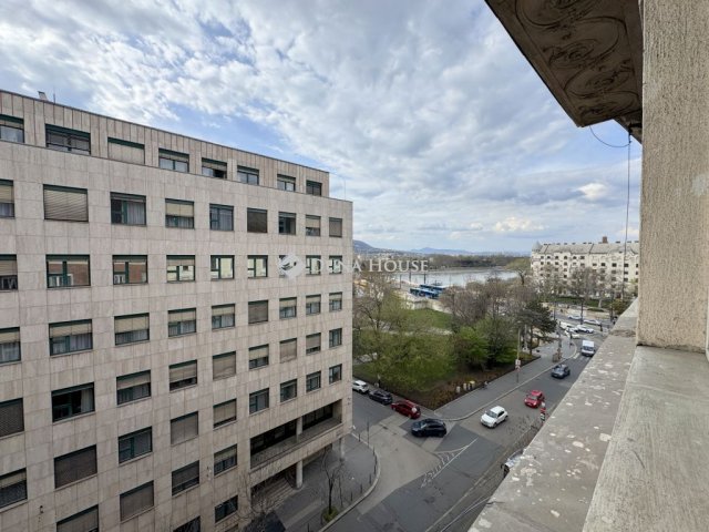 Eladó téglalakás, V. kerületben, Balassi Bálint utcában