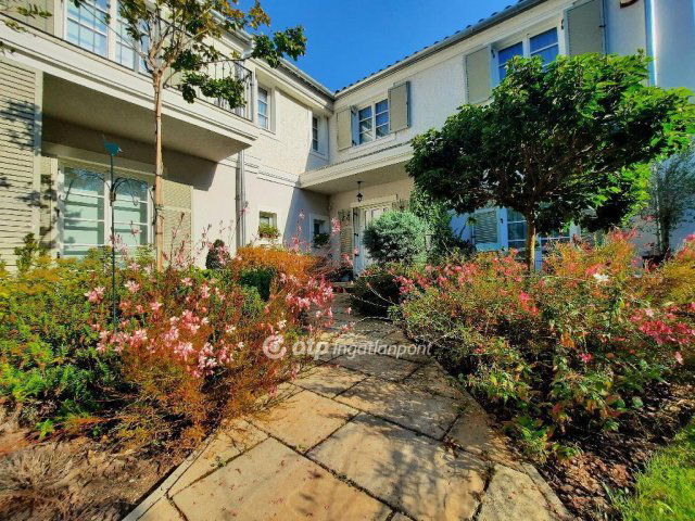 Eladó családi ház, Siófokon 549 M Ft, 9 szobás