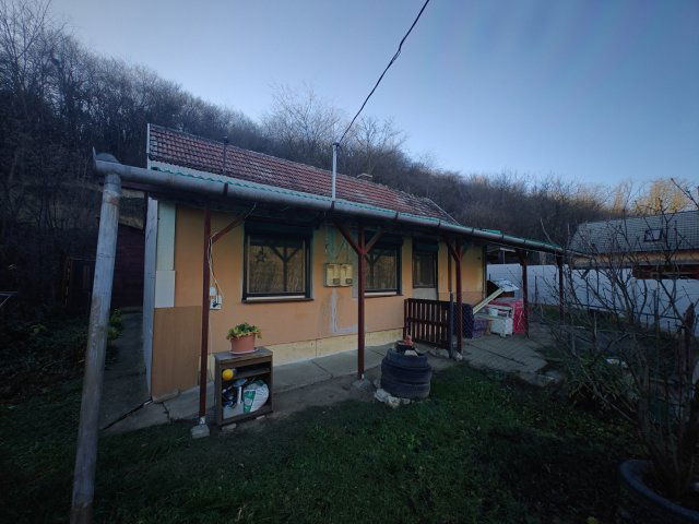 Eladó családi ház, Pécelen 28.9 M Ft, 3 szobás