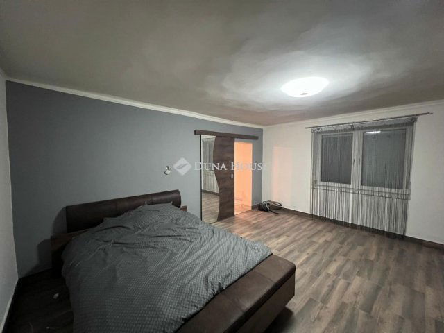 Eladó családi ház, Kiskunfélegyházán 20 M Ft, 2 szobás