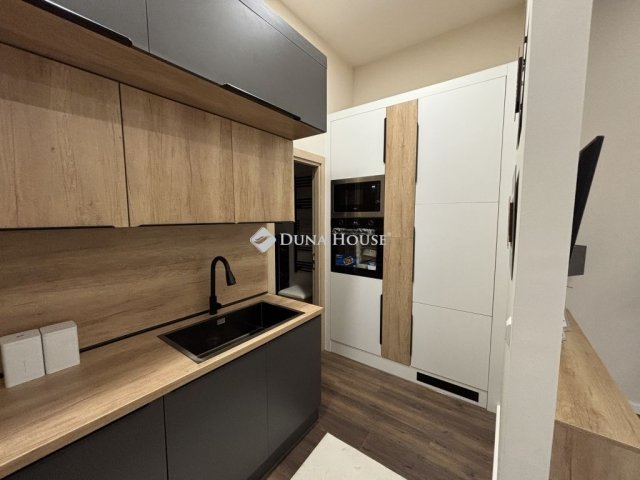 Eladó téglalakás, Budapesten, VII. kerületben 82.99 M Ft