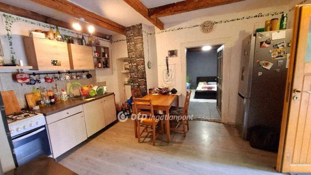 Eladó családi ház, Velencén 45.9 M Ft, 2 szobás