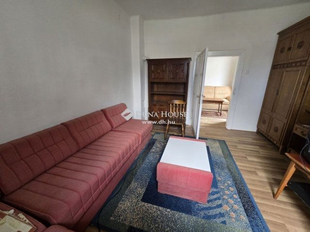 Eladó családi ház, Pécsett 18.5 M Ft, 2+2 szobás