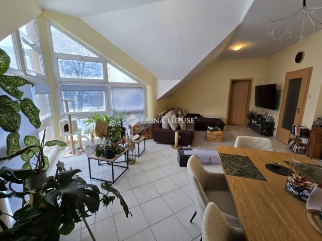 Eladó téglalakás, Veszprémben 87.5 M Ft, 3 szobás