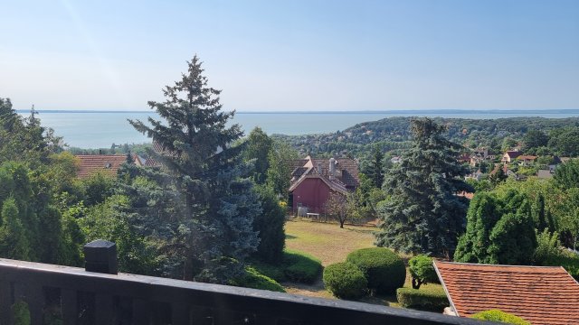 Eladó családi ház, Balatonalmádiban 165 M Ft, 4+2 szobás